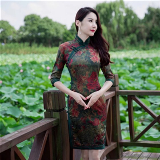 香云锻旗袍