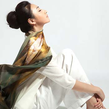 【给你优雅】做美丽、自信的女人，戴杭州梅西小丝巾印花加工产品
